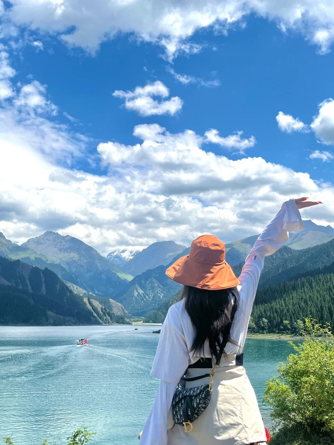 五一假期，新疆旅游为何“人从众”？